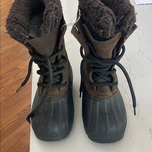Brown Sherpa-Lined Winter Duck Boots